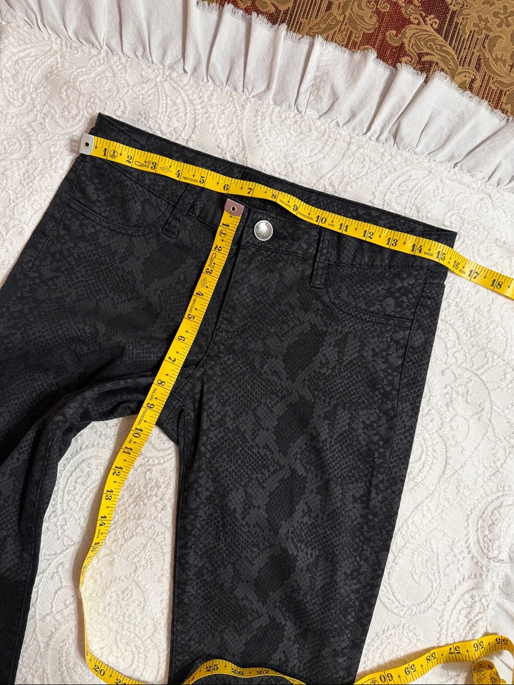 Kut from the Kloth Skinny Jeans Size 6 Black Snake-Print - Picture 5 of 11